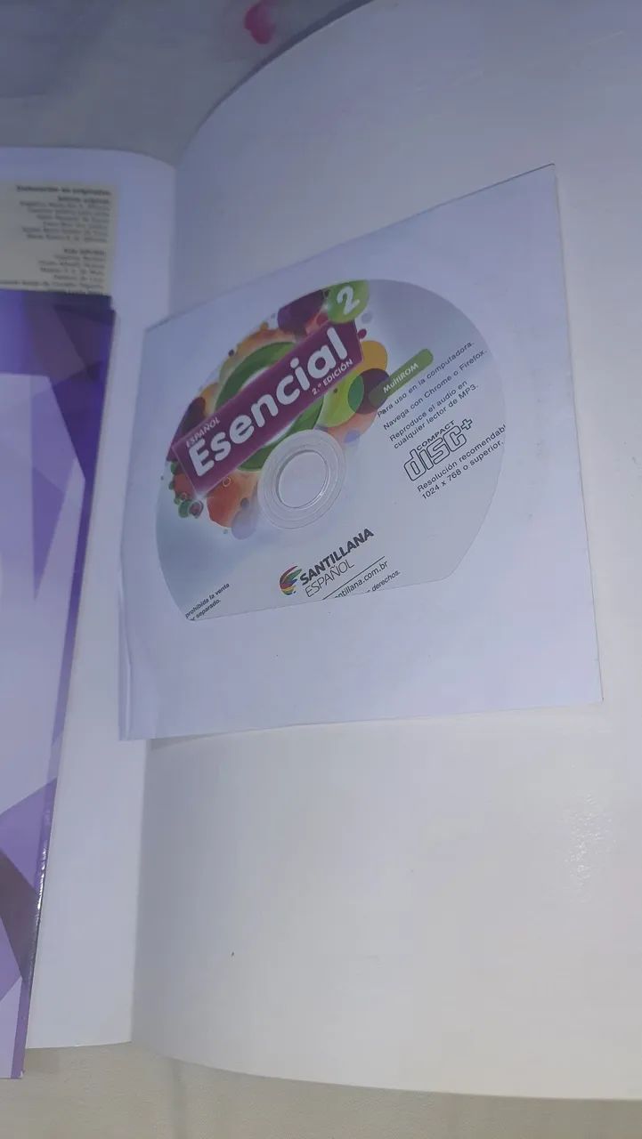 Livro didático Espanhol Essencial424743416754360321