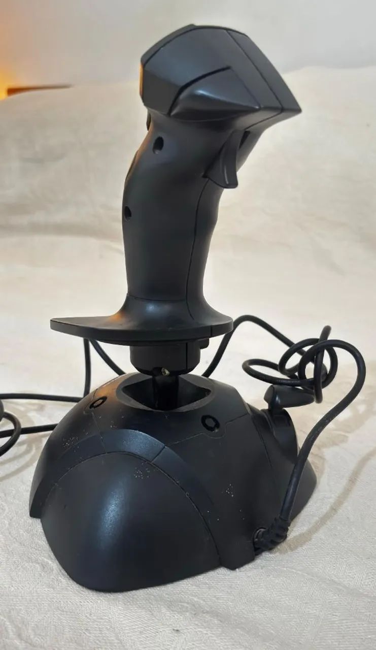 Joystick Thrustmaster USB para PC - Foto 2
