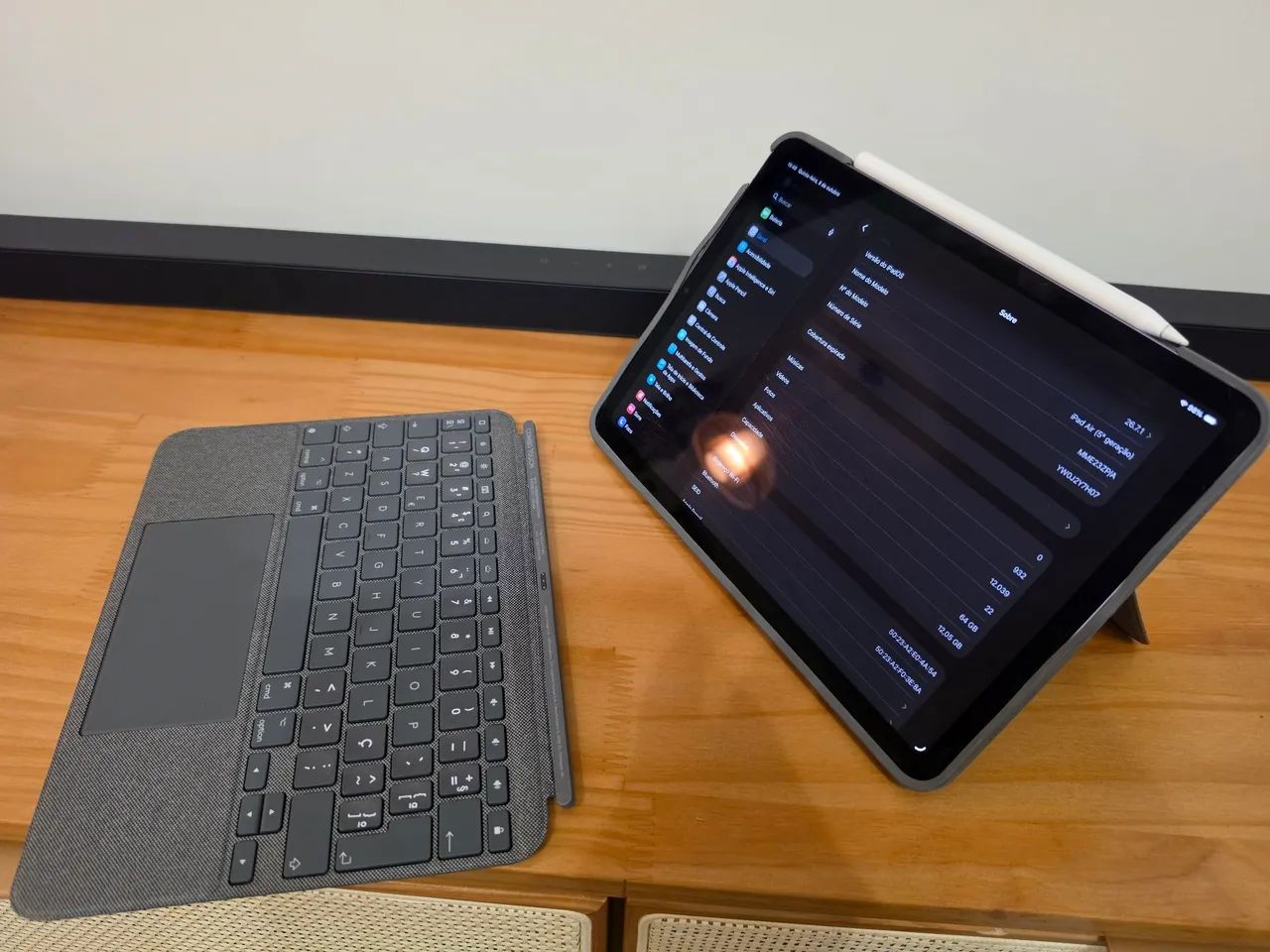 iPad air 5 (M1) - 64gb - Wifi - Apple Pencil 2 + Capa Teclado Logitech - Foto 3