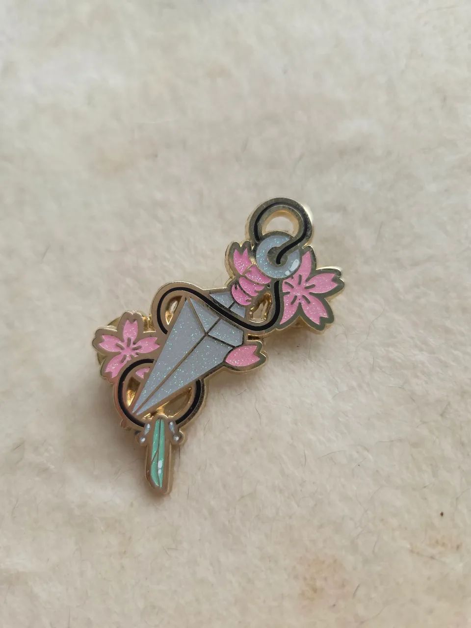 Enamel pin naruto shuriken nattycatpins