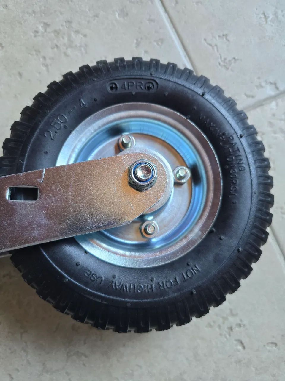 Roda giratória com pneu e camara - Foto 2