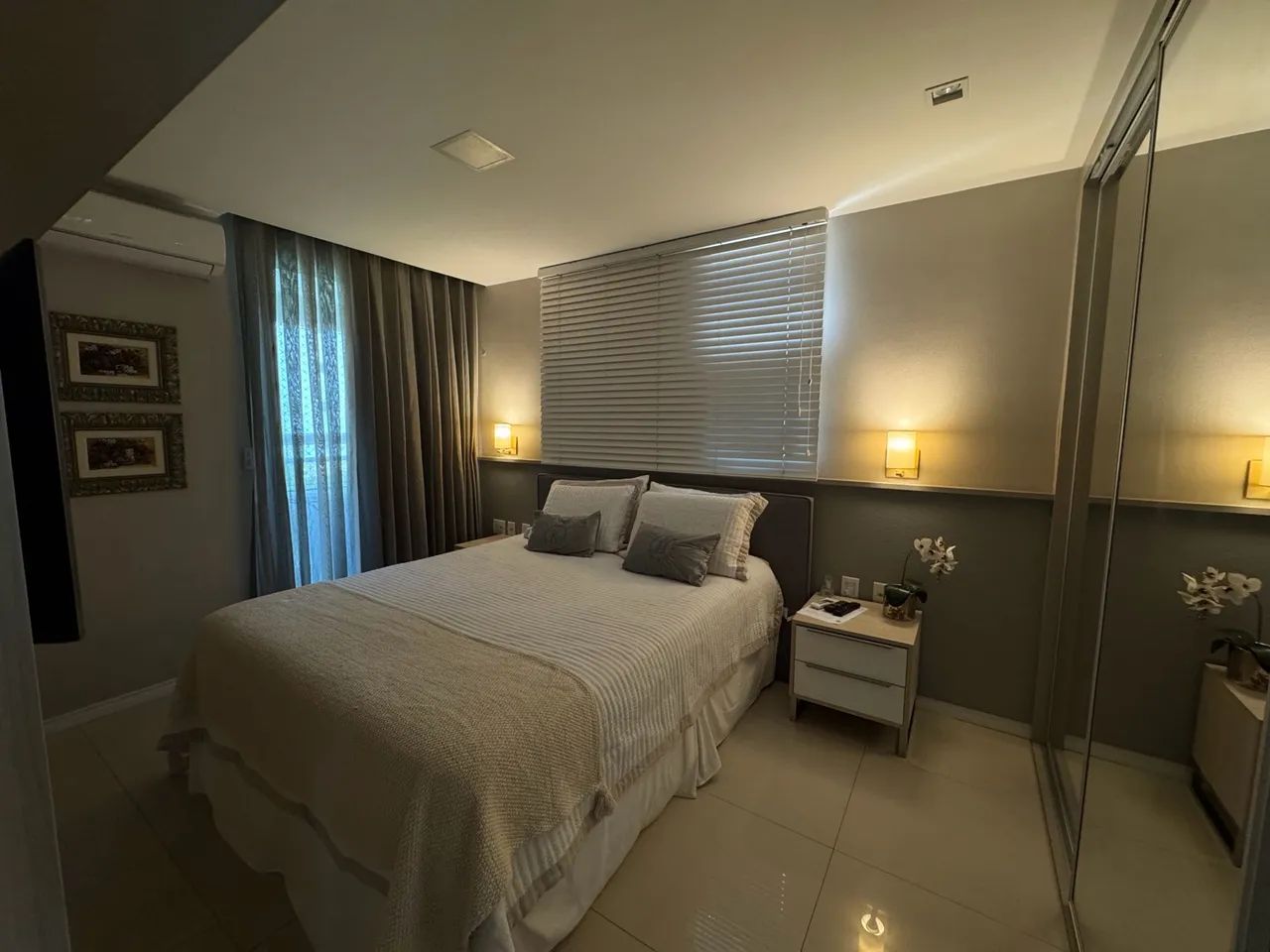 Cama queen seminova 