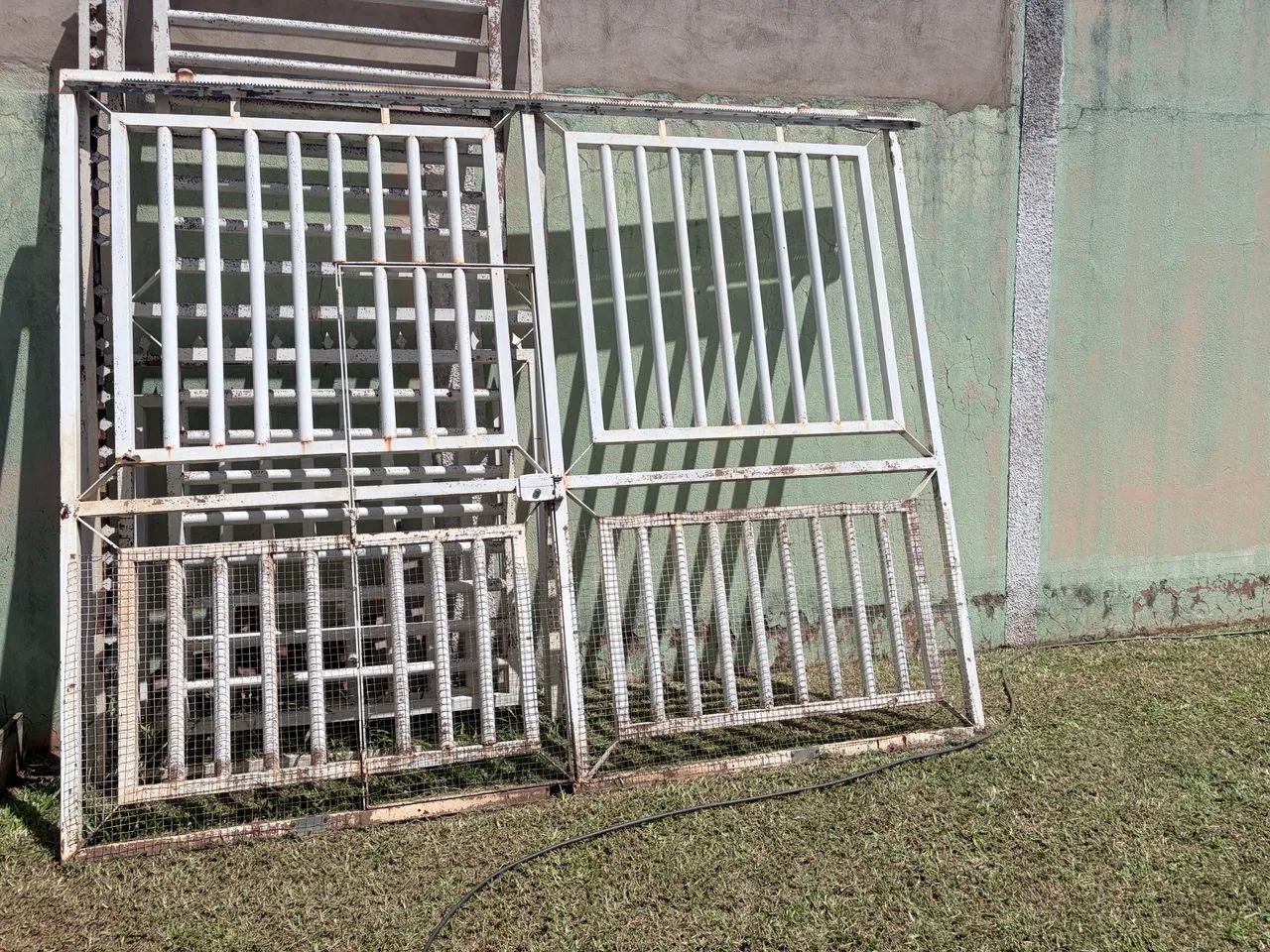 Portão de garagem e grades para muro - Foto 2