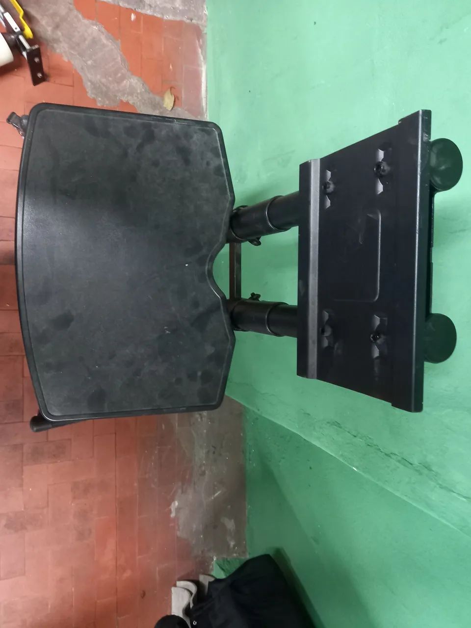 Base para tv de rodinha usada - Foto 4