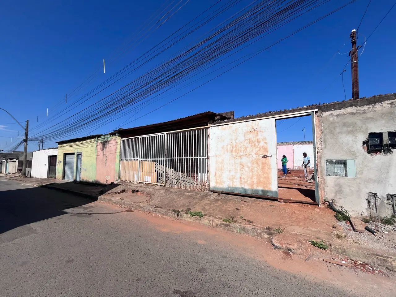 VENDO LOTE COM BASE. ARAPOANGAS PRÓX ANTIGO BOM PREÇO