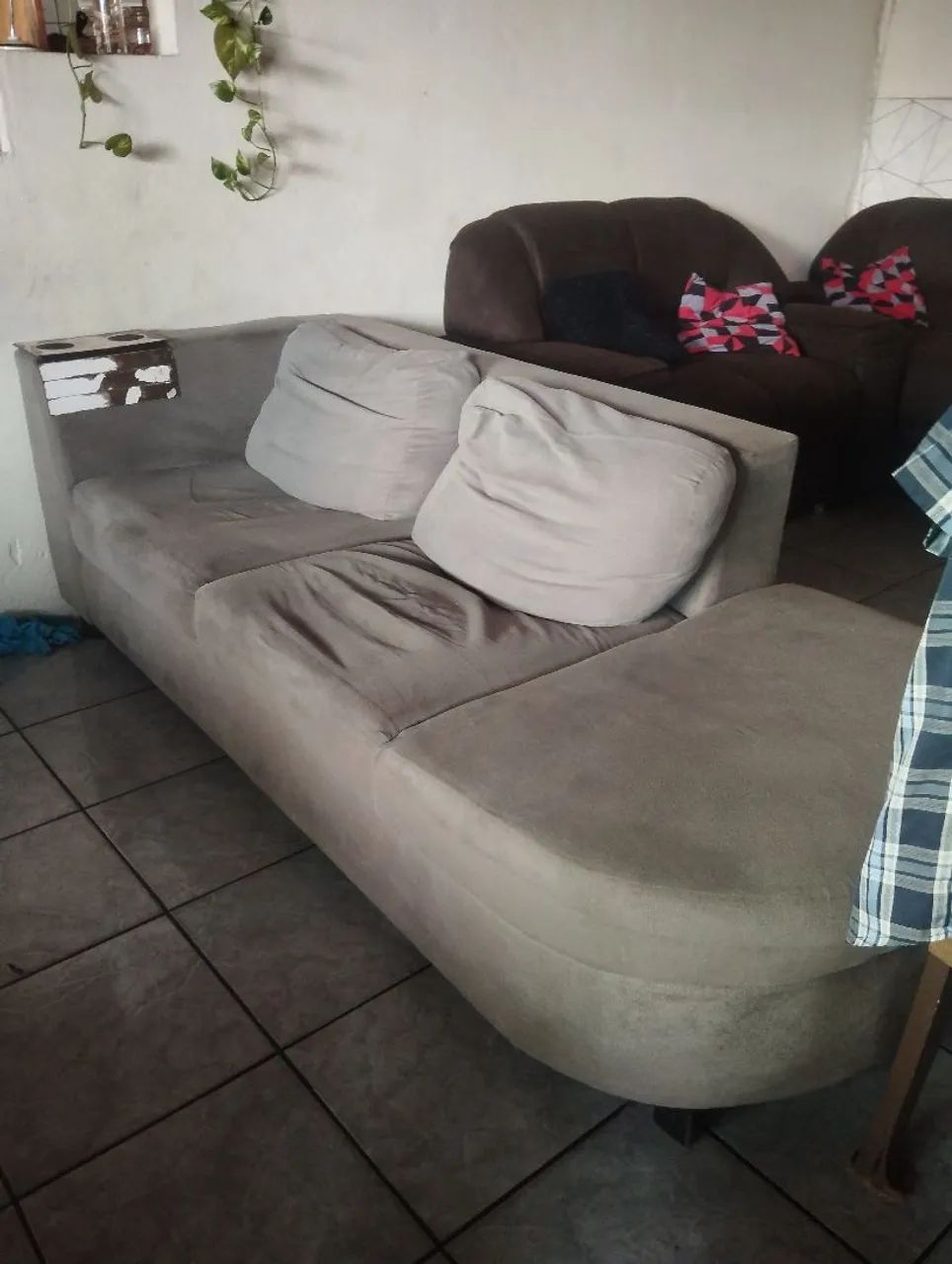Sofá excelente/ com uma avaria no assento  - Foto 2