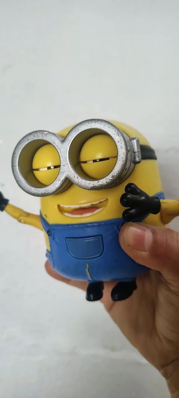 Boneco Minions mexe olhos e boca  - Foto 3