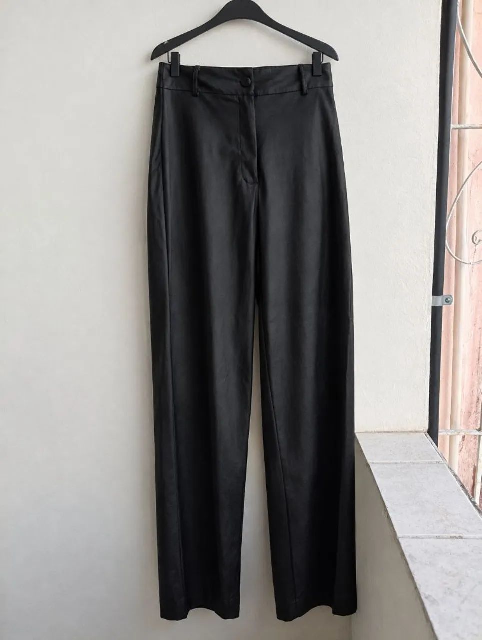 Calça de couro preta 