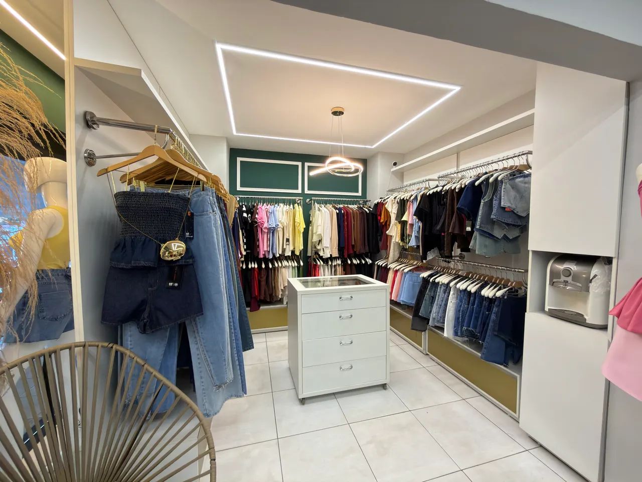 Loja de roupas a venda 