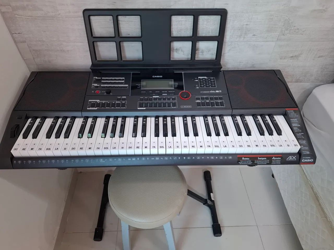 Vendo teclado  Profissional Casio CT-X5000 novo.