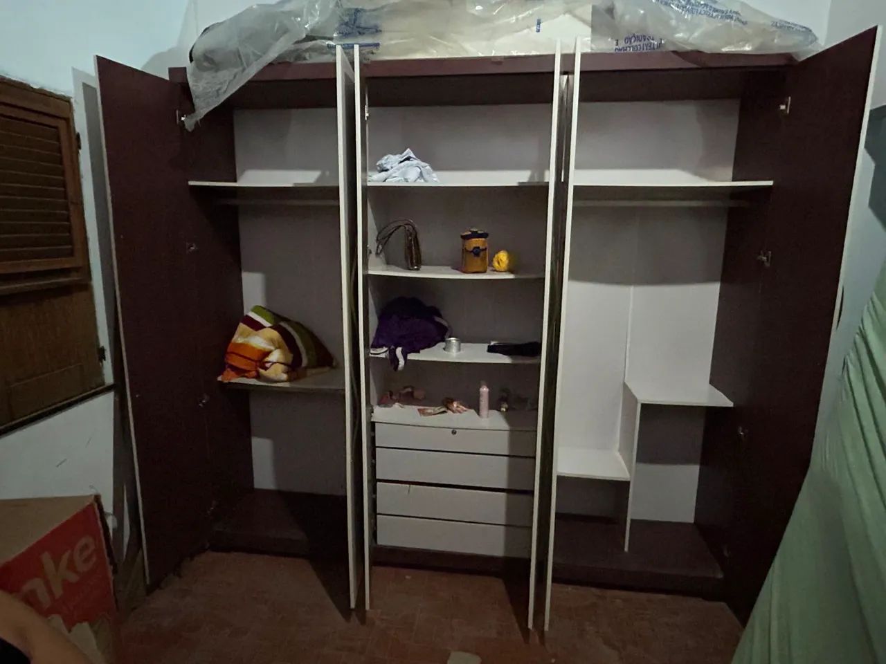 Vendo guarda roupas de 6 portas  - Foto 2