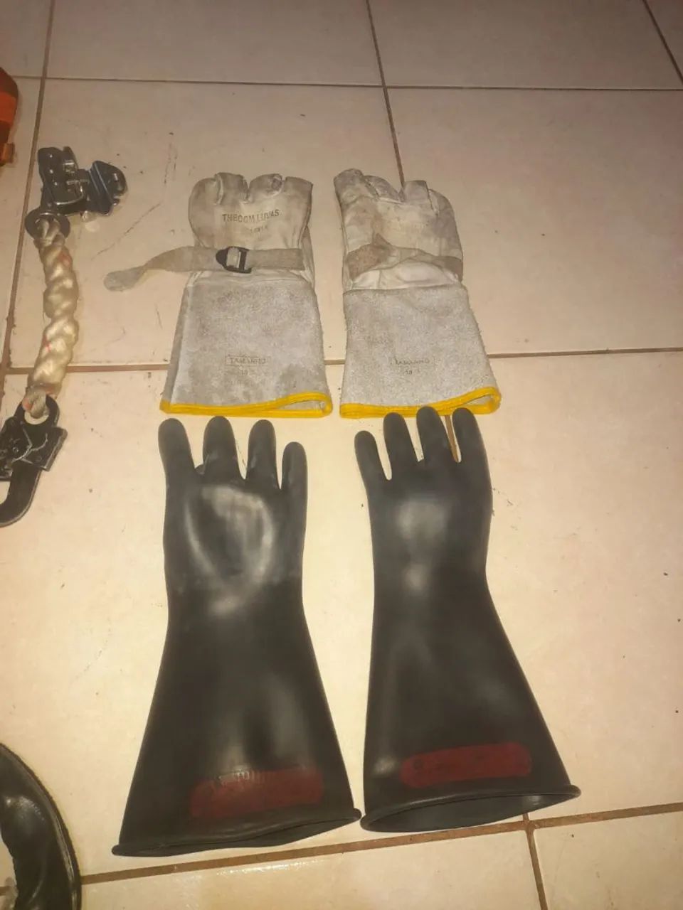 Cinto e talabaste trava quedas , luvas de eletricista  - Foto 2