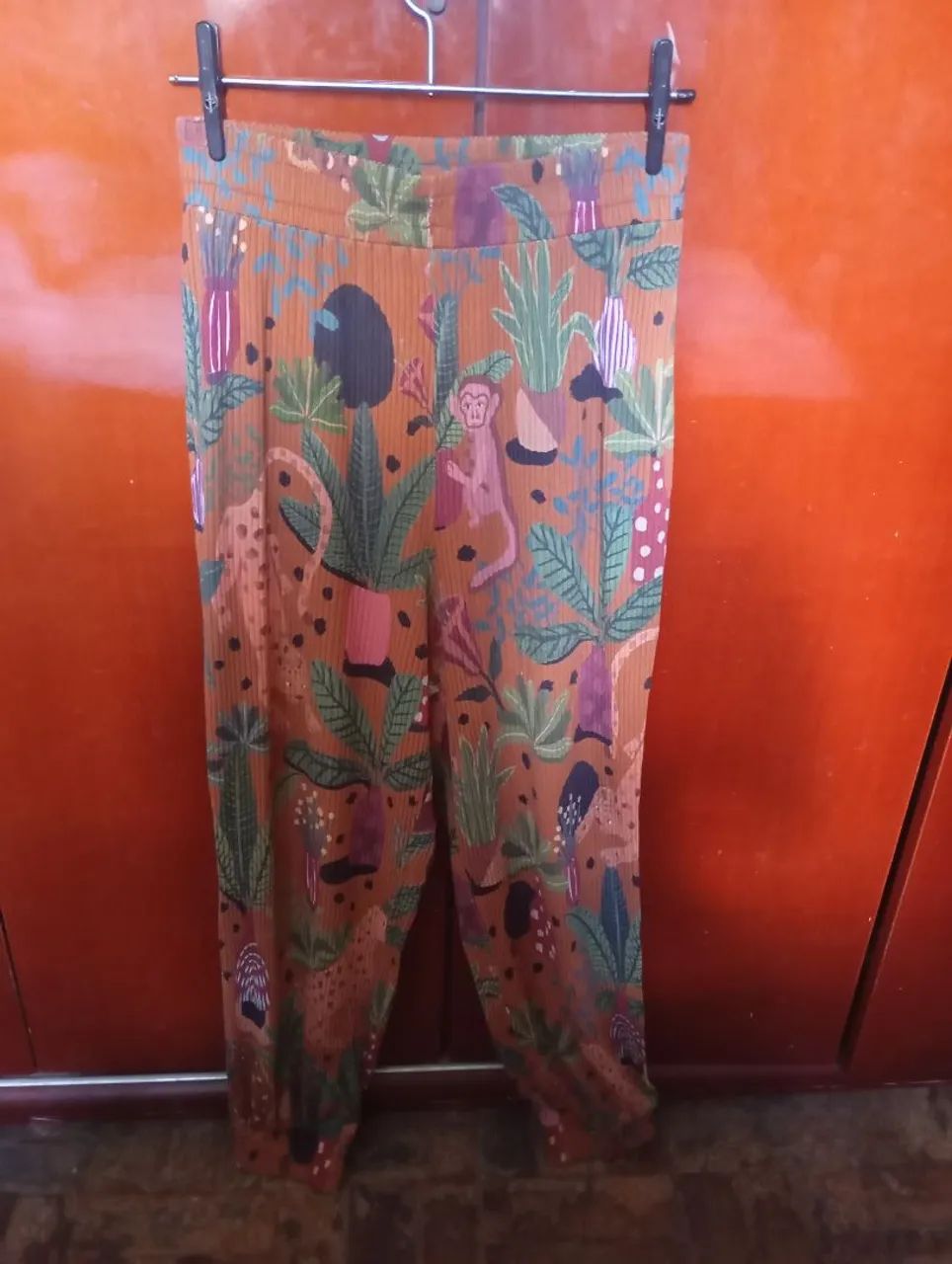 Calça estampada Farm. 
