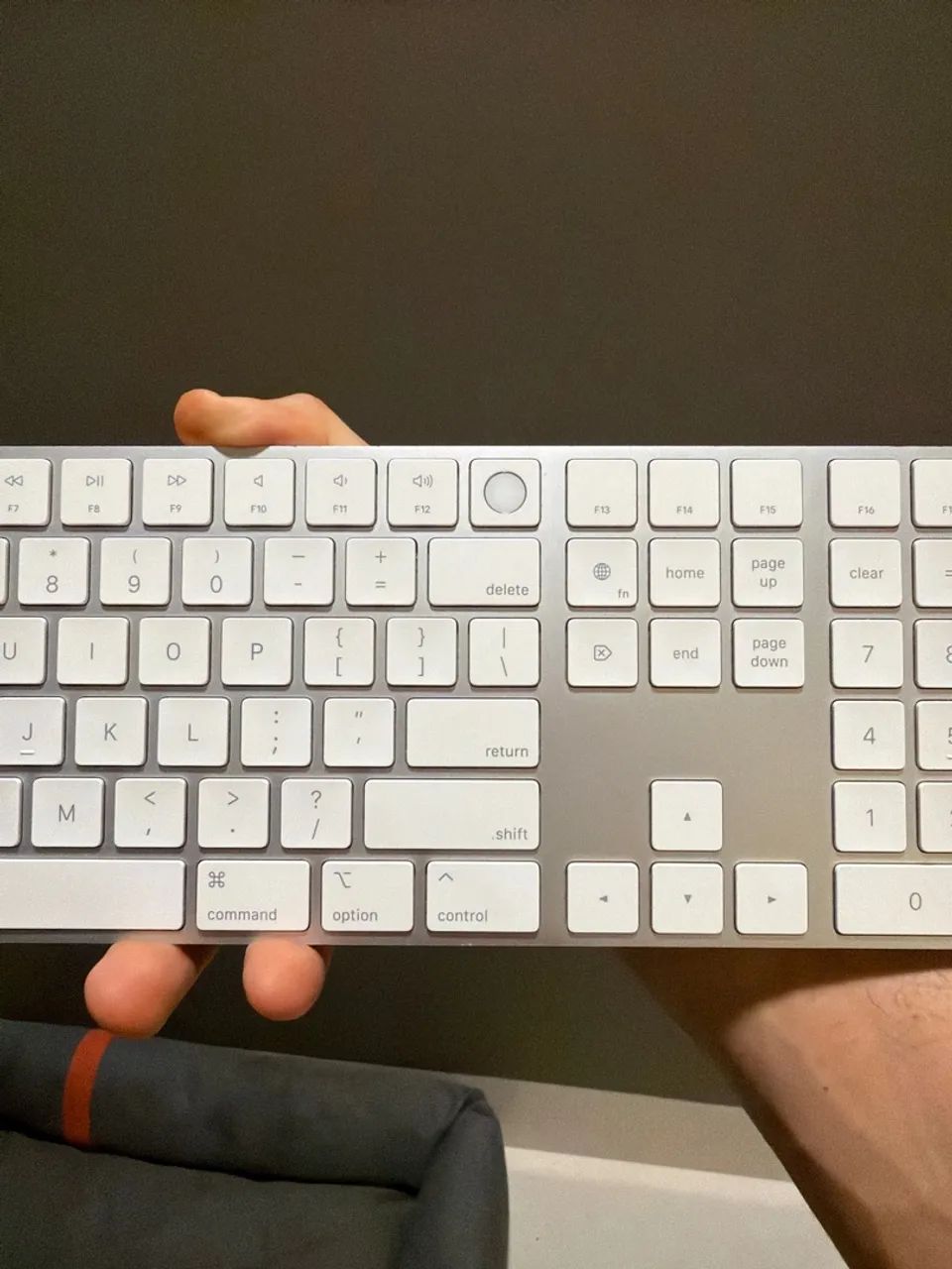 Teclado Apple Magic Keyboard A2520 Touch ID - Periféricos e