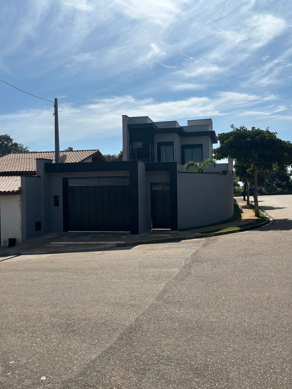 CASA A VENDA OU LOCAÇÃO 