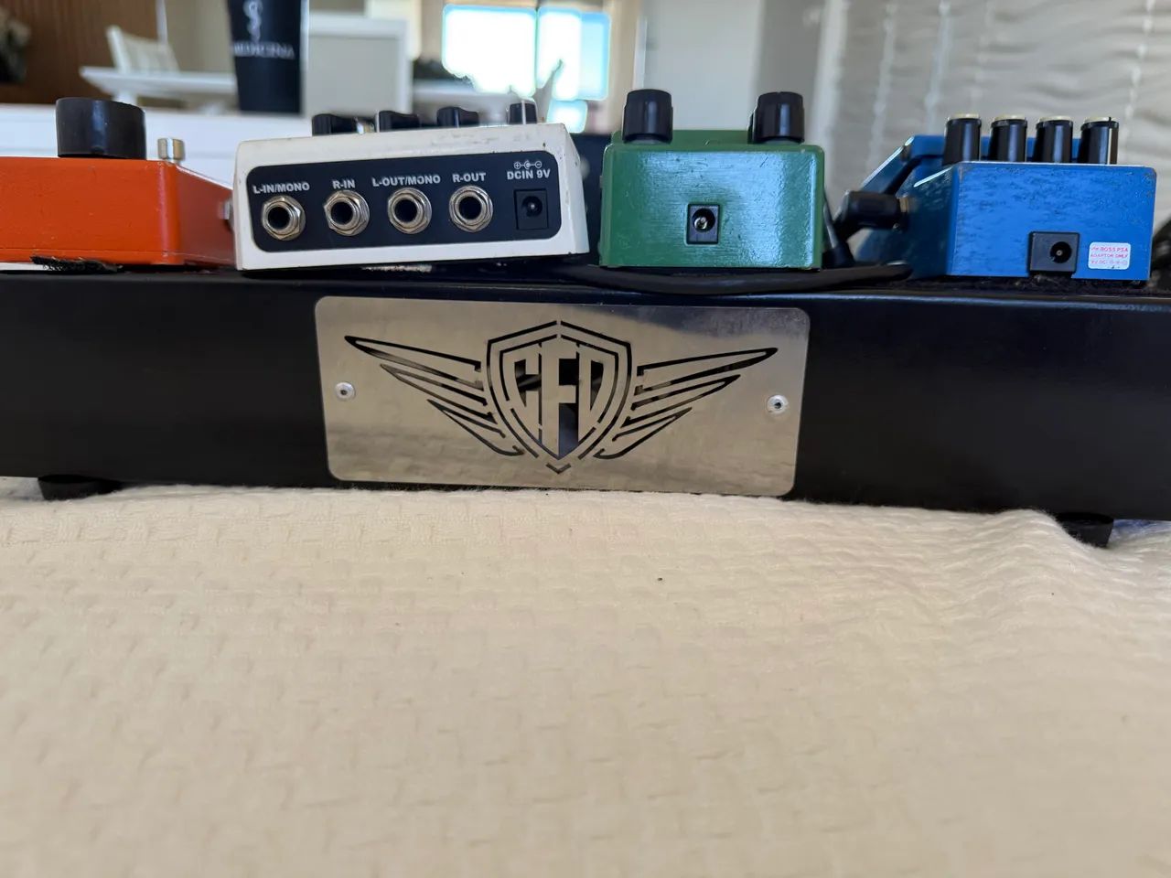 Vendo pedais de guitarra + Pedalboard e bag - Foto 2