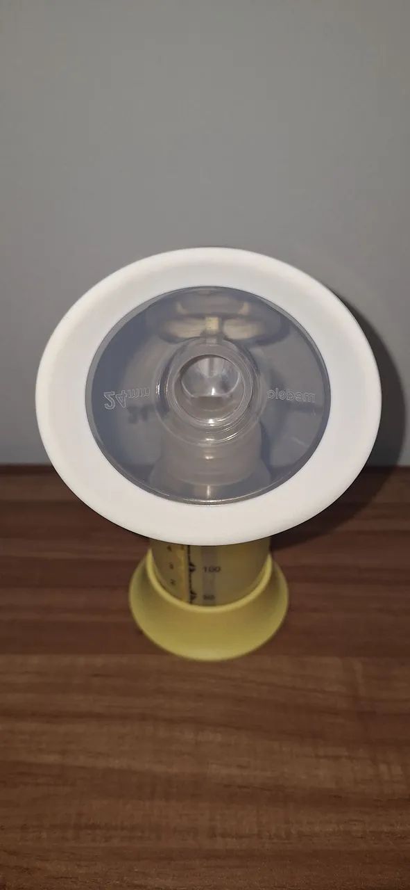Vende-se - Bomba Extratora de Leite Manual Medela Harmony - Foto 4