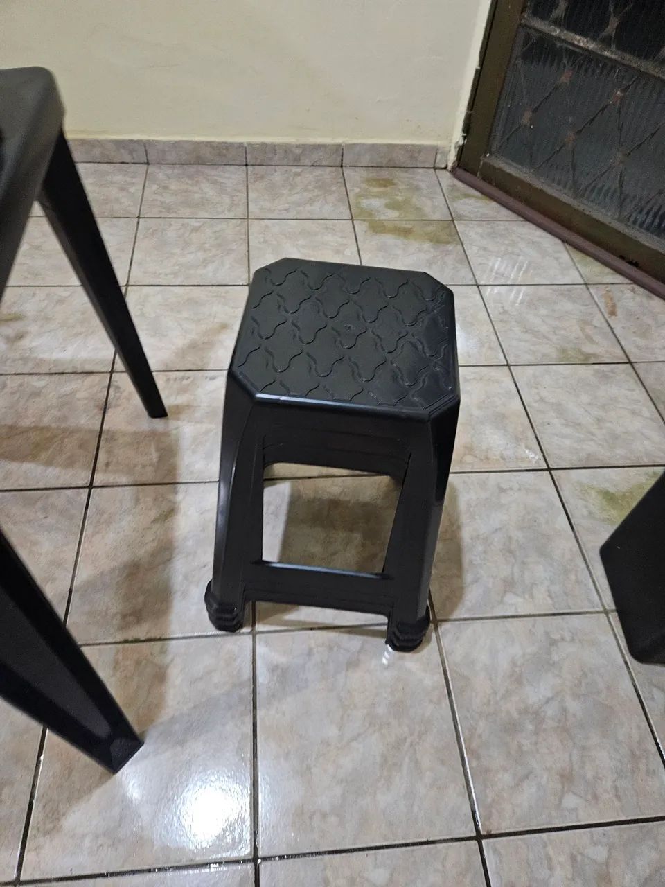 Mesa plástico com 4 bancos65566199500545122