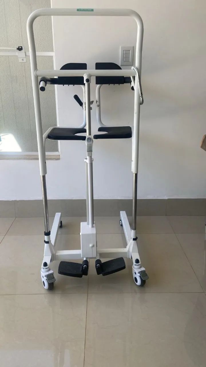 Cadeira de Transferência Multiuso com Elevação Eletrônica até 135 Kg Assento 48,5 cm D80 D