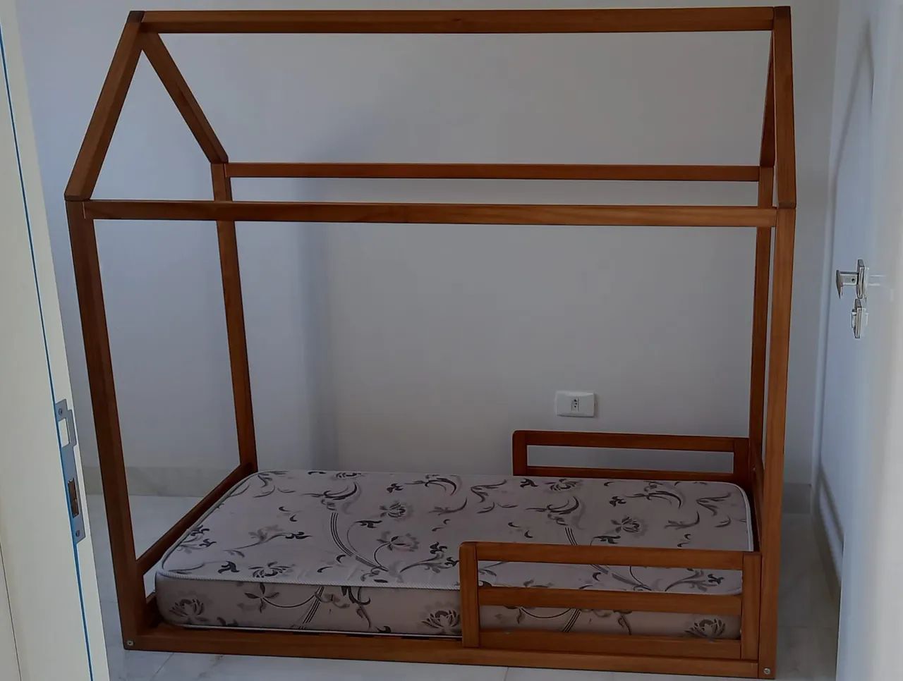 Cama Montessoriana Infantil com Colchão 