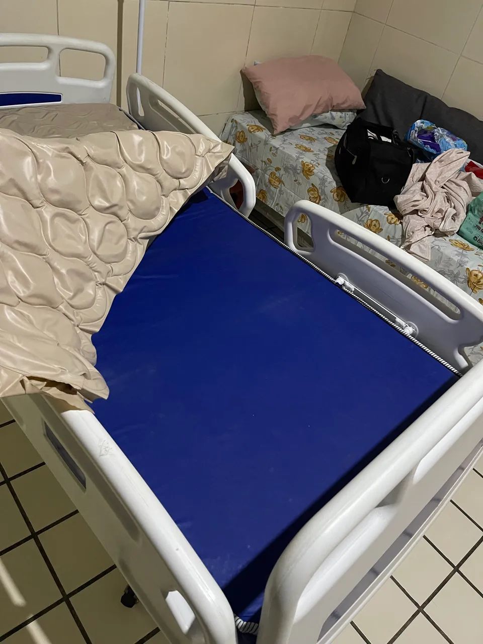 Cama hospitalar com colchão  - Foto 4