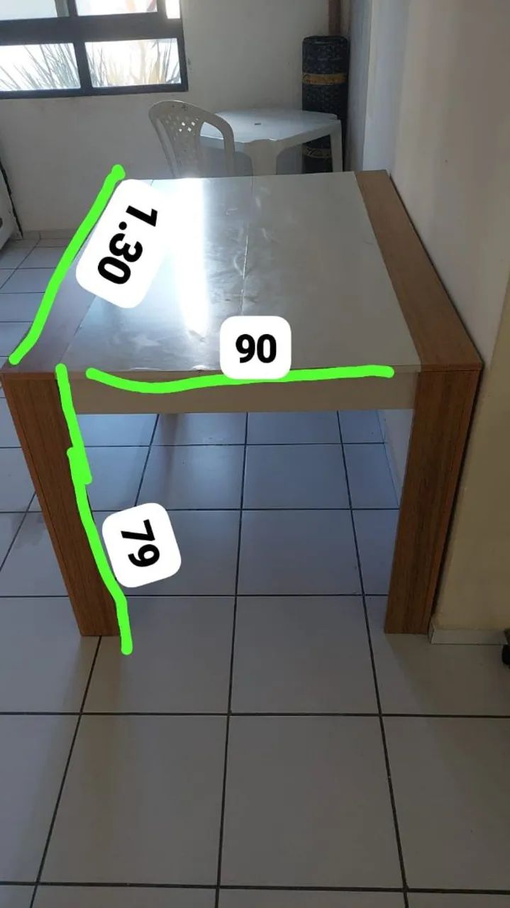 Vendo uma mesa MDF com pequeno defeito em cima sem Cardeira  - Foto 5