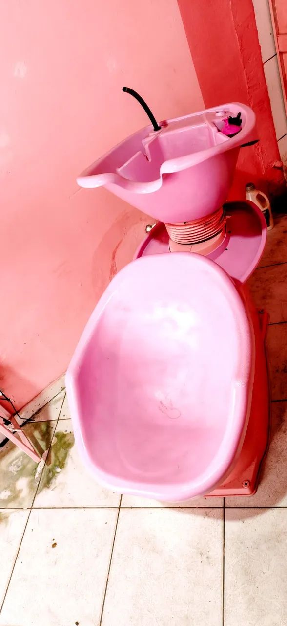 Lavatório de salão na cor rosa