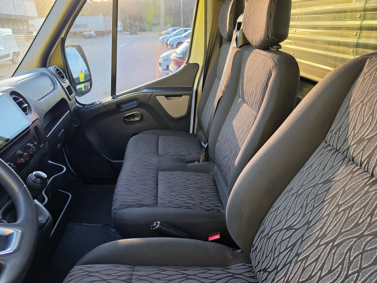 Caminhão Renault Master Baú (VUC) - Foto 4