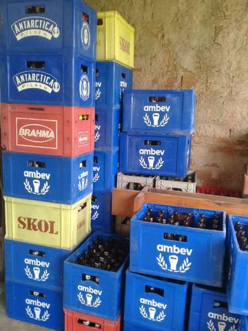 20 caixas de cervejas com garrafas