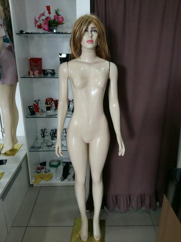 Manequim feminino