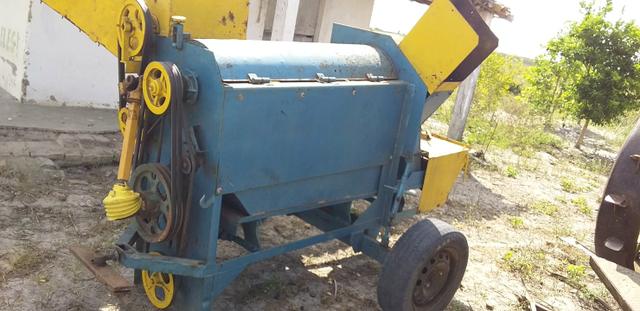 Vendo um trator e uma máquina - Foto 3