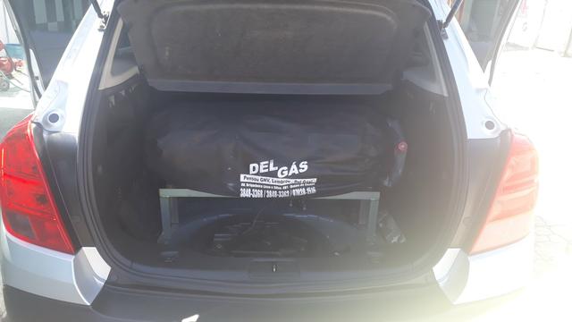Vendo Chevrolet track LTZ 1.8 2015/1015 obs: com kit gás - Foto 2