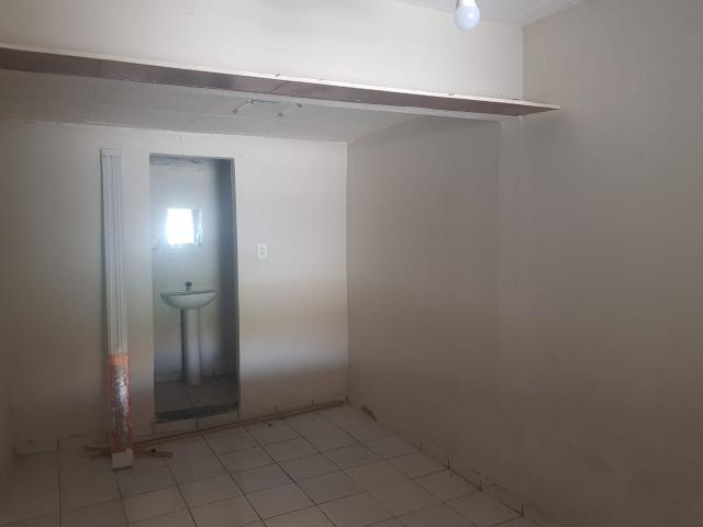 Vende- se uma Casa no Recanto Fialho, aceito carro no negócio - Foto 9