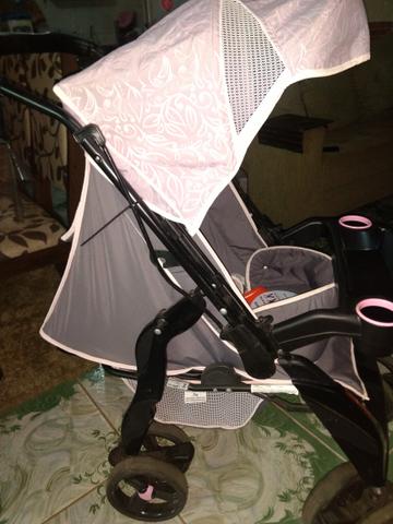 Carrinho de bebê Tutti usado brinde andador