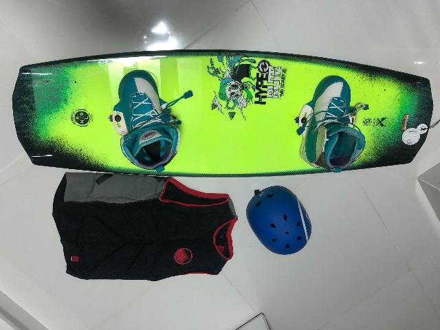 Kit Wakeboard (prancha + colete + capacete)