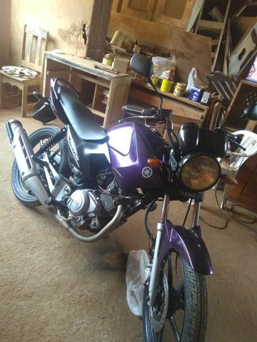 Vendo uma moto factor ano 2011 partida elétrica