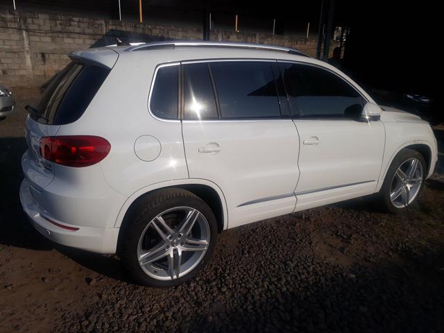 Tiguan 2.0 TSI Com Teto 2015