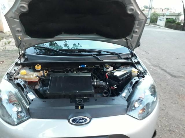 Troco MENOR OU MAIOR VALOR. FORD FIESTA 1.0 2013 IMPECÁVEL PLACA A - Foto 18