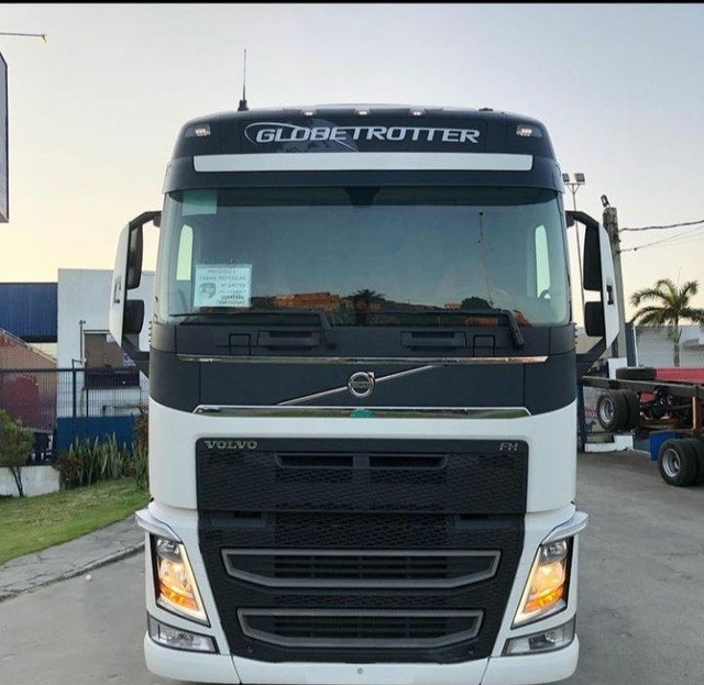 CAMINHÃO VOLVO FH 500 LEIAM