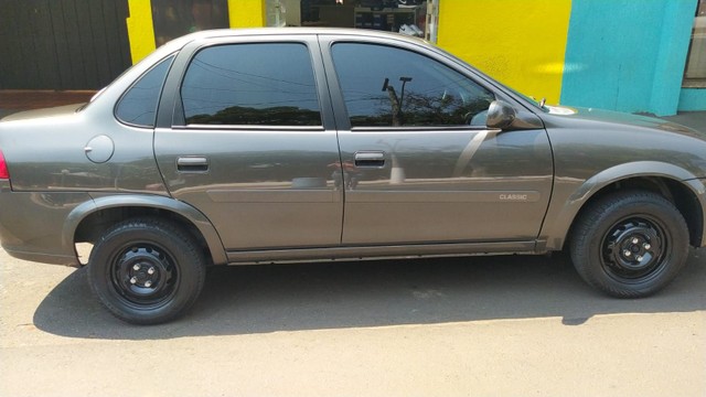 CARRO CORSA CINZA