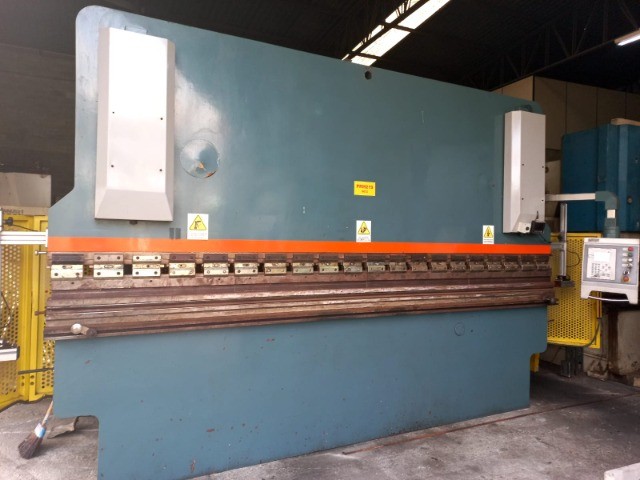 Dobradeira 4 Metros 160 Tons - Foto 2