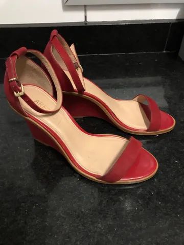 Linda sandália anabela da Arezzo, número 35 - Foto 3