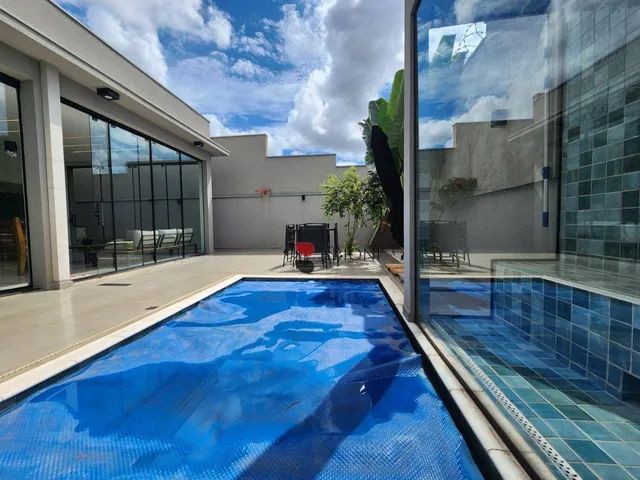 Casa sobrado alto padrão com 286m², 5 quartos/suítes, à venda no Condomínio San Marco em R