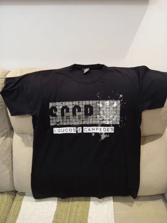 Camiseta oficial Loucos e Campeões 