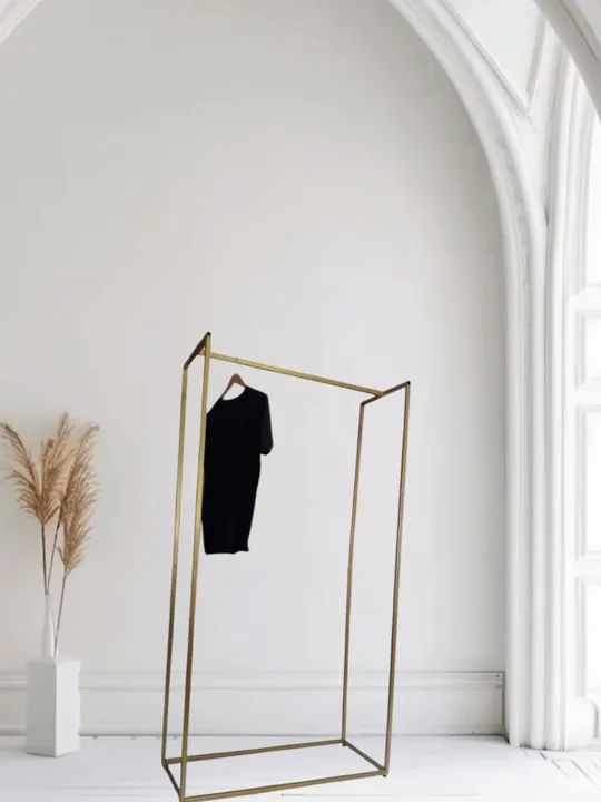 Cabideiro / Expositor de Metal Dourado Moderno