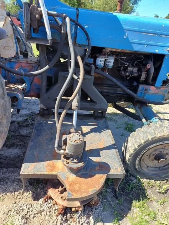 Trator Ford 5610 com vassoura  - Foto 2