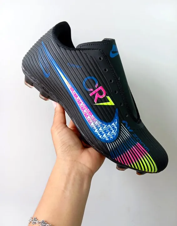 Chuteira da Nike com trava