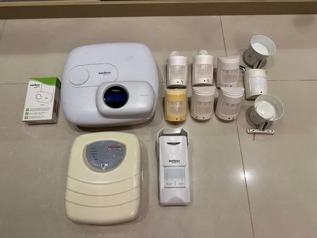 2 Kits de Alarme (1 Intelbras), sensores e sirenes