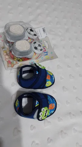 2 pares de Sapato de bebê novo na embalagem