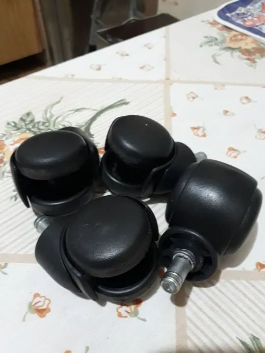 Conjunto de 4 Rodinhas Giratórias p/Cadeiras  - Foto 3